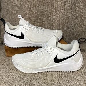 Nike Women's Zoom HyperAce 2 volleyball shoes, size 8.